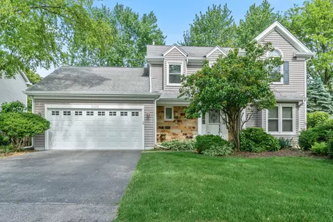 2208 Broadway Ln, Schaumburg, IL 60194