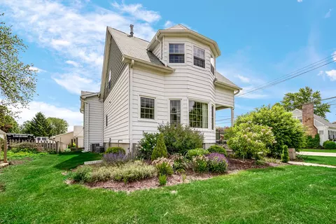 1048 Somonauk St, Sycamore, IL 60178
