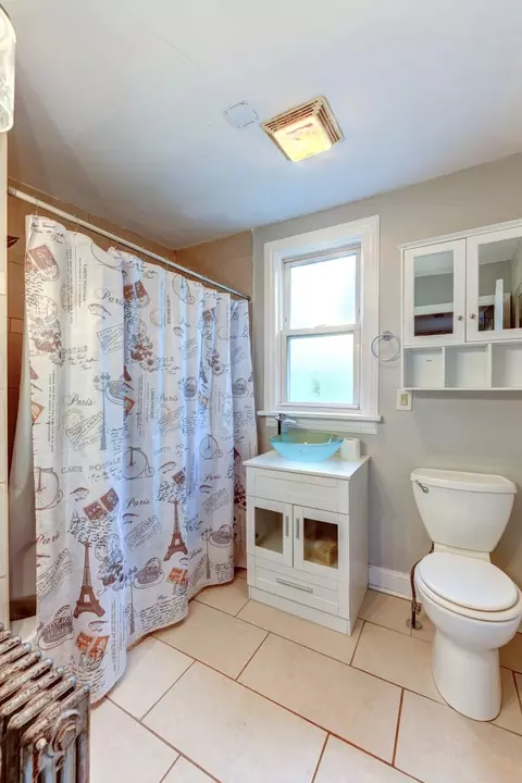 Bath - 614 E 92nd Pl, Chicago, IL 60619 photo 2 of 3