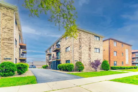 6319 W 64th Pl #1N, Chicago, IL 60638