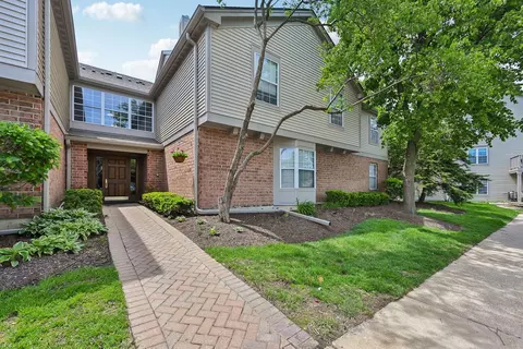 1757 Eastwood Ct #8, Schaumburg, IL 60195
