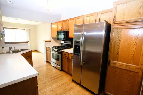 Kitchen - 176 Millers Xing, Itasca, IL 60143 photo 2 of 2