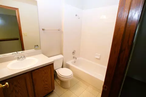 Bath - 176 Millers Xing, Itasca, IL 60143 photo 4 of 4