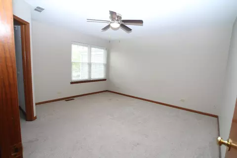 Bedroom - 176 Millers Xing, Itasca, IL 60143 photo 1 of 2