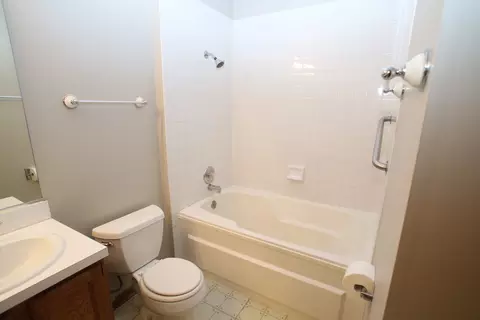 Bath - 176 Millers Xing, Itasca, IL 60143 photo 3 of 4