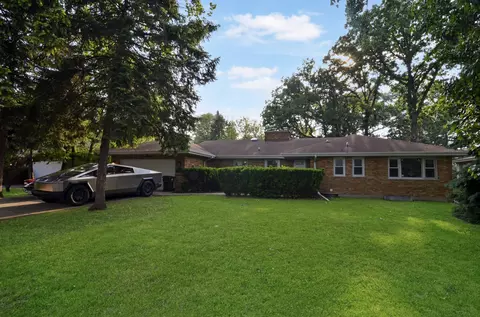 6840 N Lincolnwood Dr, Lincolnwood, IL 60712