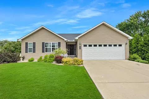 131 Delane Dr, Lexington, IL 61753