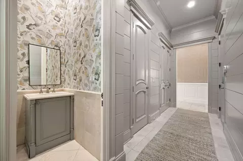 Entry Way - 494 Greenleaf Ave, Glencoe, IL 60022 photo 4 of 6
