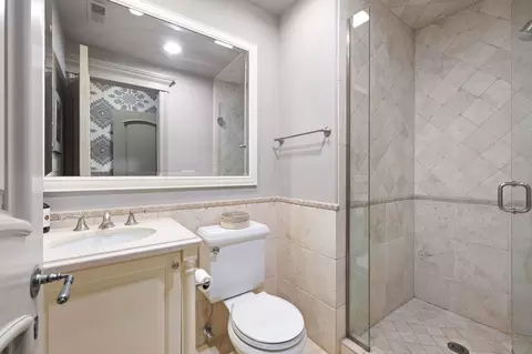 Bath - 494 Greenleaf Ave, Glencoe, IL 60022 photo 6 of 6
