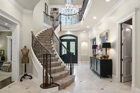 Entry Way - 494 Greenleaf Ave, Glencoe, IL 60022 photo 2 of 6