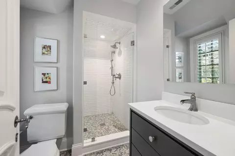 Bath - 494 Greenleaf Ave, Glencoe, IL 60022 photo 4 of 6
