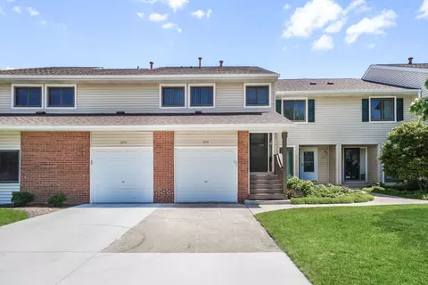 1073 Hidden Lake Dr, Buffalo Grove, IL 60089