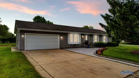 1510 Hillside Ln, Mchenry, IL 60051