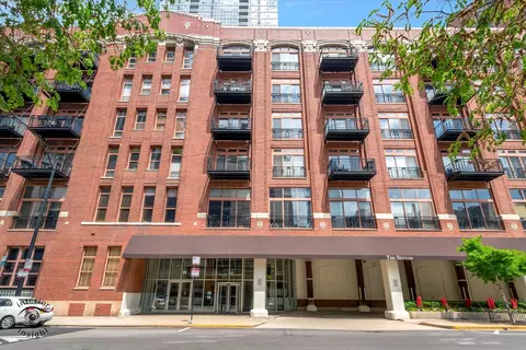 360 W Illinois St #114, Chicago, IL 60654