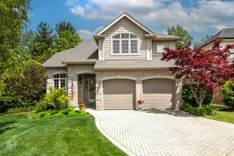 815 Emerald Ct, Willowbrook, IL 60527