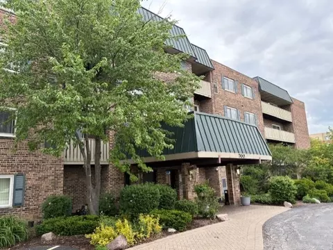 700 Perrie Dr #416, Elk Grove Village, IL 60007