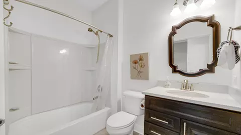 Bath - 16002 S Selfridge Cir, Plainfield, IL 60586 photo 3 of 3