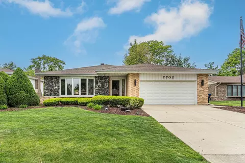 7702 Stratford Pl, Darien, IL 60561
