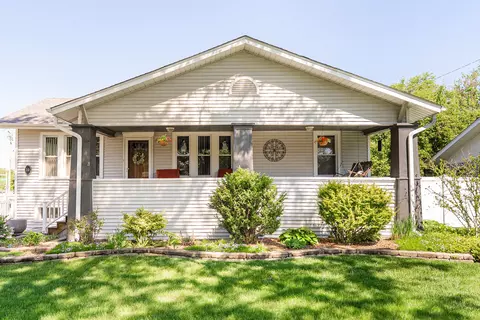 10 N Broadview Ave, Lombard, IL 60148