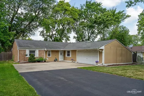125 S Pinecrest Rd, Bolingbrook, IL 60440