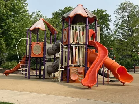 Exterior - 112 Danada Dr, Wheaton, IL 60189 photo 15 of 16