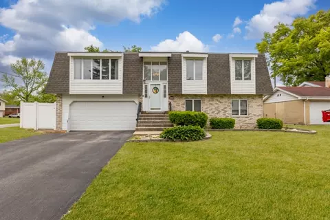 300 Milburn Ave, Crete, IL 60417