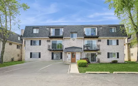1315 N Baldwin Ct #2C, Palatine, IL 60074