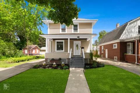 712 Lebanon St, Aurora, IL 60505
