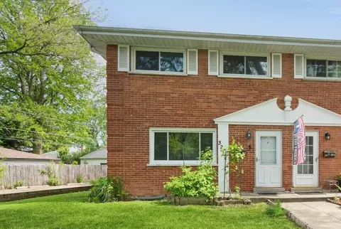 326 Skokie Ct, Wilmette, IL 60091