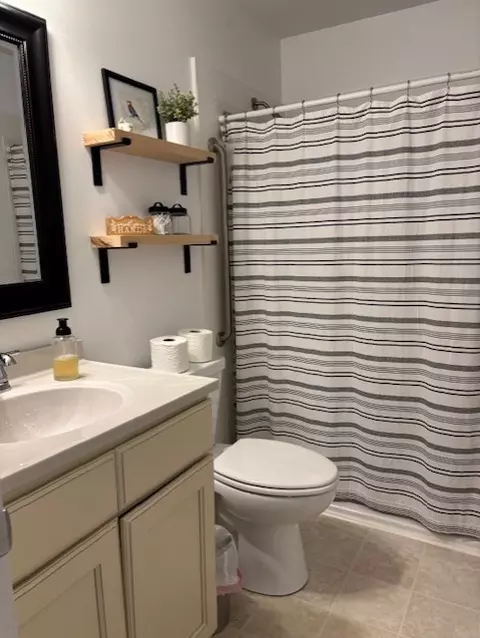 Bath - 2112 Mayfair Rd, Champaign, IL 61821 photo 1 of 1
