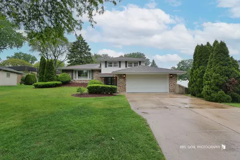 516 Blackburn Ct, Downers Grove, IL 60516