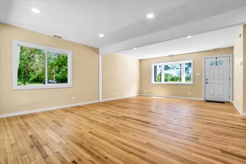 2425 W Riverside Dr, Mchenry, IL 60050 photo 3