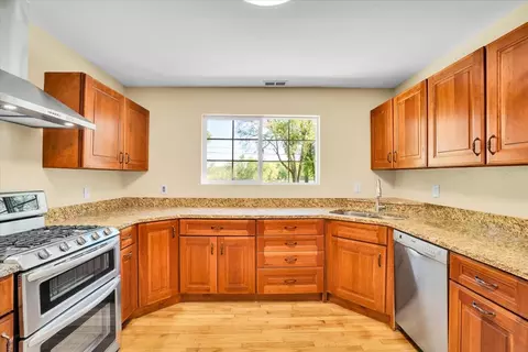 2425 W Riverside Dr, Mchenry, IL 60050 photo 8