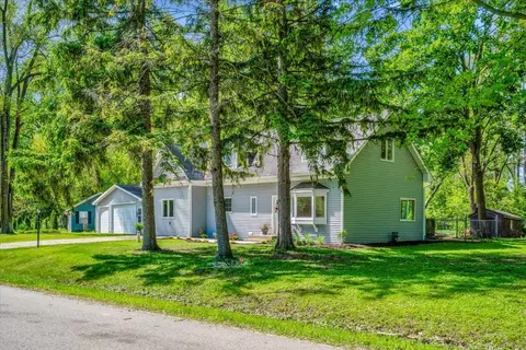 2425 W Riverside Dr, Mchenry, IL 60050 photo 2