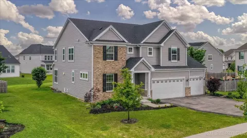 16017 S Crescent Ln, Plainfield, IL 60586 photo 2