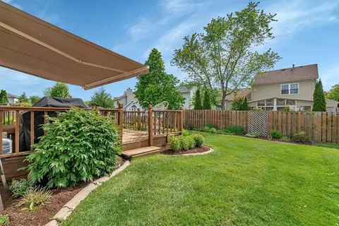 Exterior - 910 N Dovington Dr, Hoffman Estates, IL 60169 photo 3 of 5