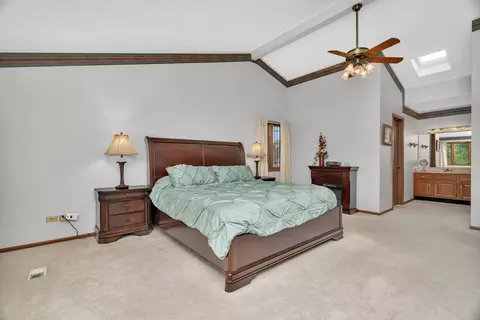 Bedroom - 910 N Dovington Dr, Hoffman Estates, IL 60169 photo 2 of 4