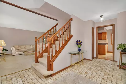 Entry Way - 910 N Dovington Dr, Hoffman Estates, IL 60169 photo 1 of 2