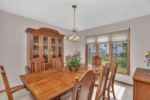 Dining - 910 N Dovington Dr, Hoffman Estates, IL 60169 photo 1 of 2