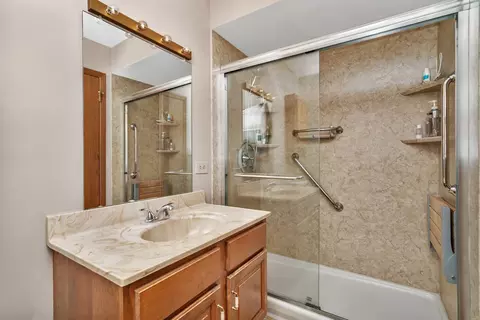 Bath - 910 N Dovington Dr, Hoffman Estates, IL 60169 photo 1 of 4