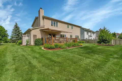 Exterior - 910 N Dovington Dr, Hoffman Estates, IL 60169 photo 5 of 5