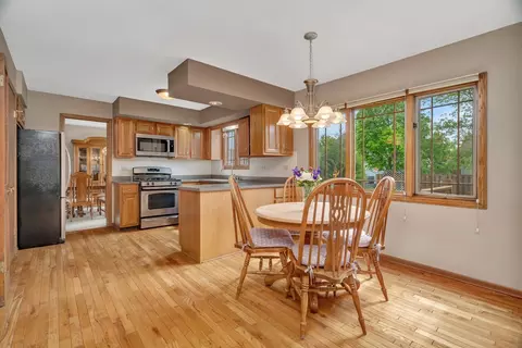 Kitchen - 910 N Dovington Dr, Hoffman Estates, IL 60169 photo 1 of 4