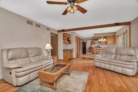 Living - 910 N Dovington Dr, Hoffman Estates, IL 60169 photo 6 of 7