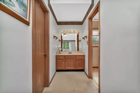 Entry Way - 910 N Dovington Dr, Hoffman Estates, IL 60169 photo 2 of 2