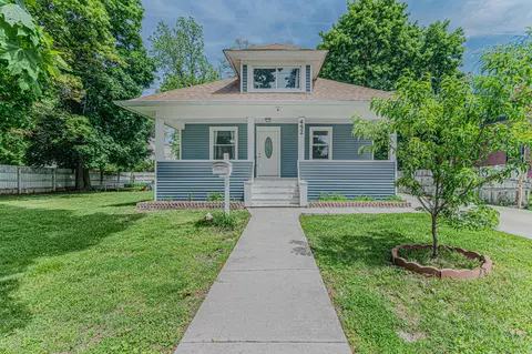 452 Addison St, Elgin, IL 60120