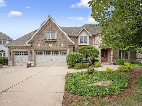 158 Los Lagos Dr, Bloomingdale, IL 60108