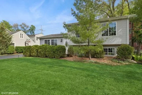 822 Foster Ave, Lake Bluff, IL 60044