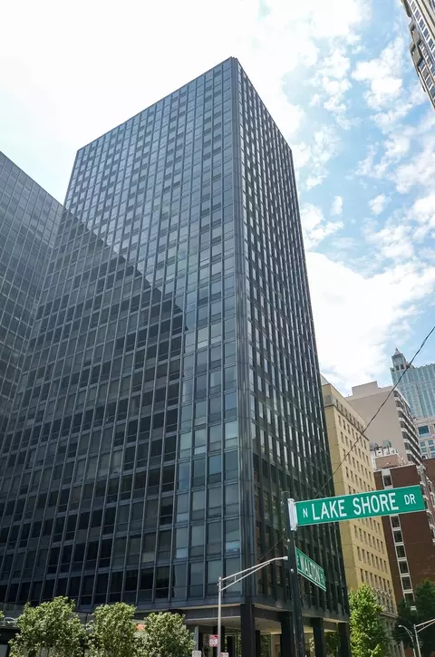 910 N Lake Shore Dr #1216, Chicago, IL 60611