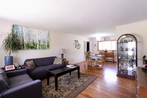 80 Flagstaff Ln, Hoffman Estates, IL 60169 photo 2