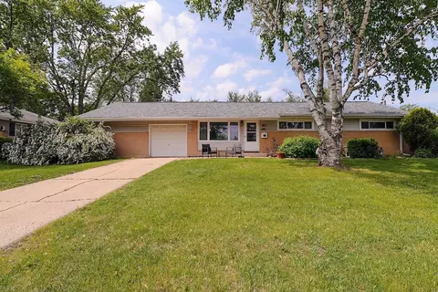 80 Flagstaff Ln, Hoffman Estates, IL 60169